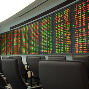 开盘:三大指数涨跌不一 贵金属板块涨幅居前